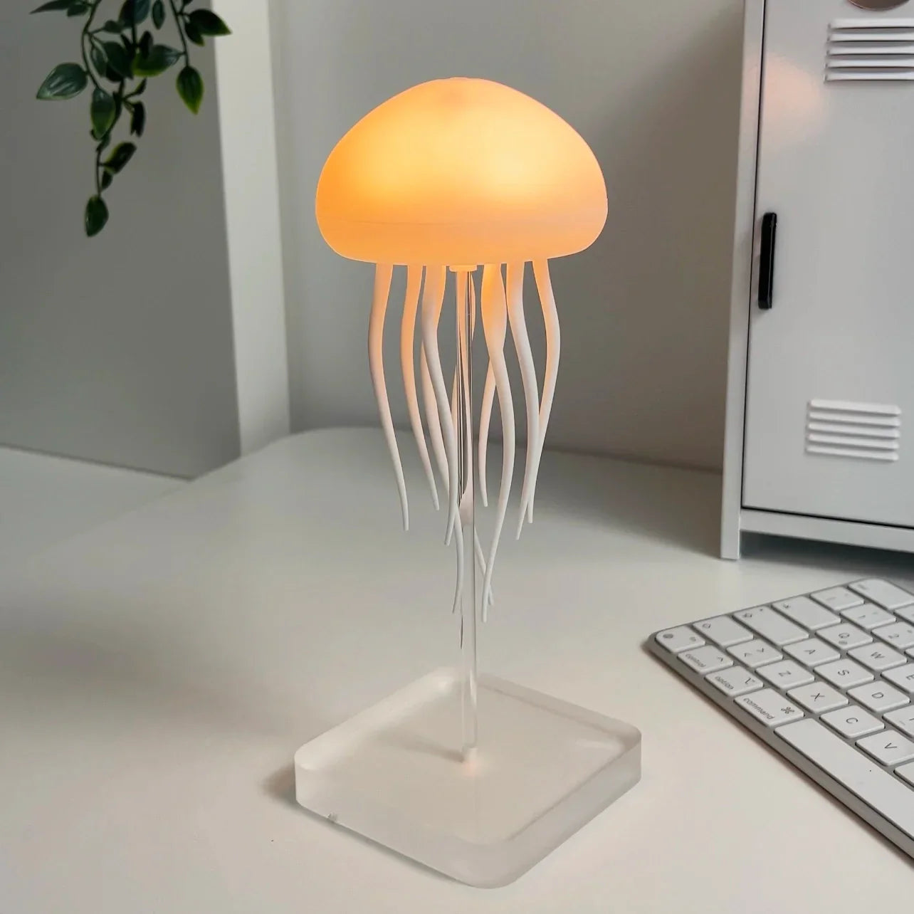 Dancing Jellyfish Lamp – Mesmerizing Color-Changing Ocean Light for Your Room