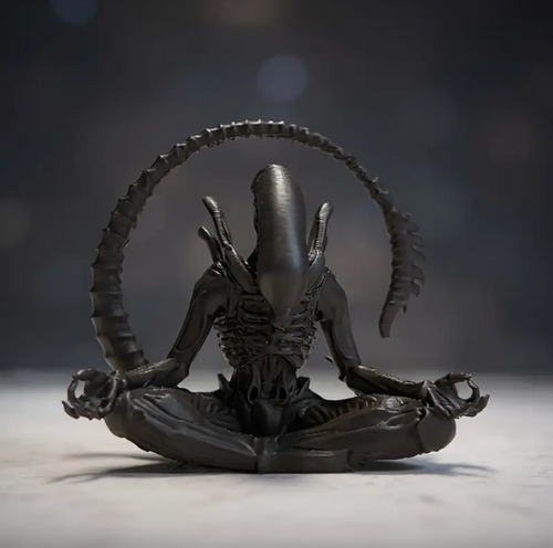 Alien Xenomorph Meditation Statue – Dark Sci-Fi Zen Decor Sculpture