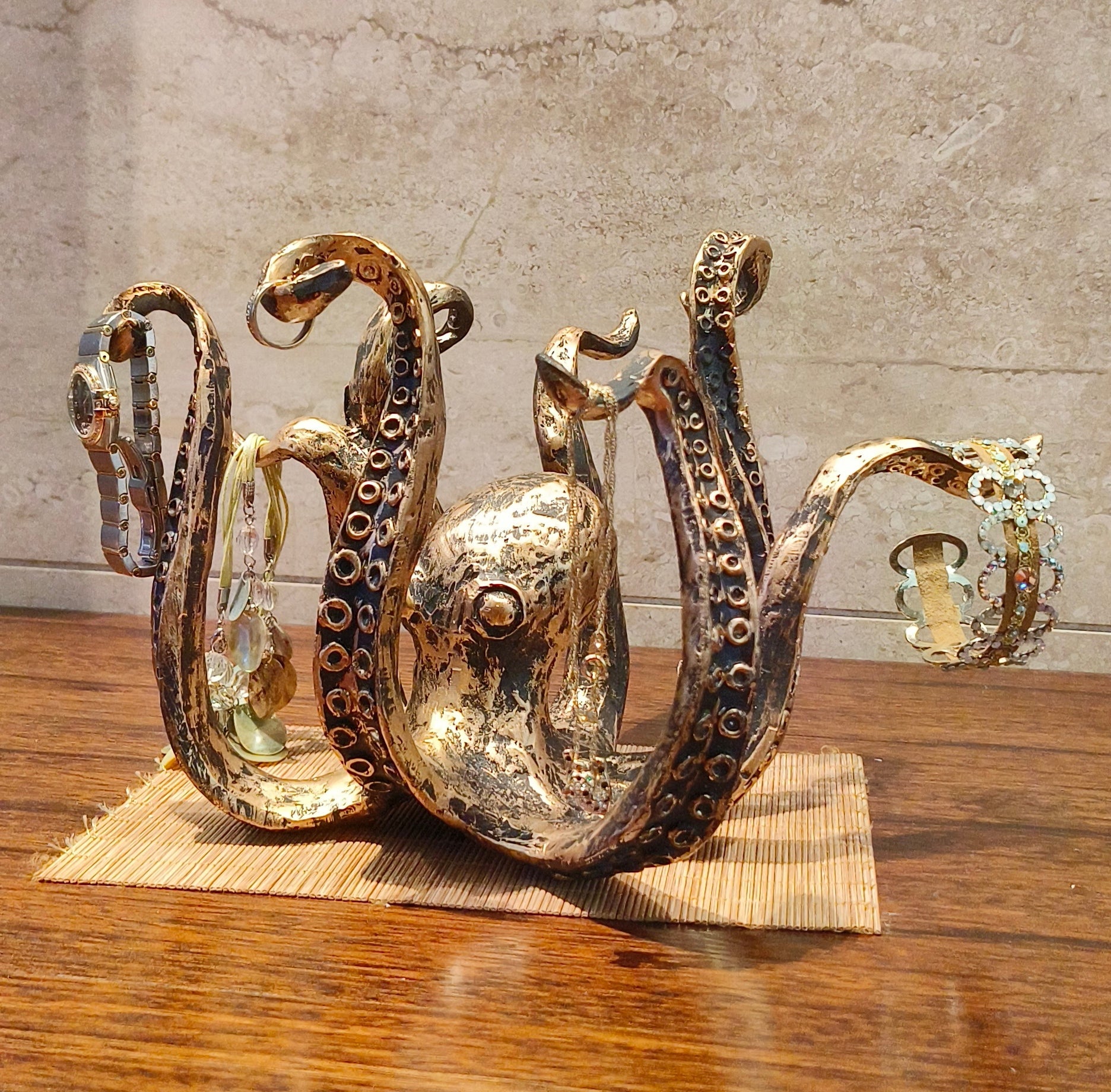 Octopus Mug Holder Stand – Decorative Metal Coffee Cup Rack for Kitchen Counter