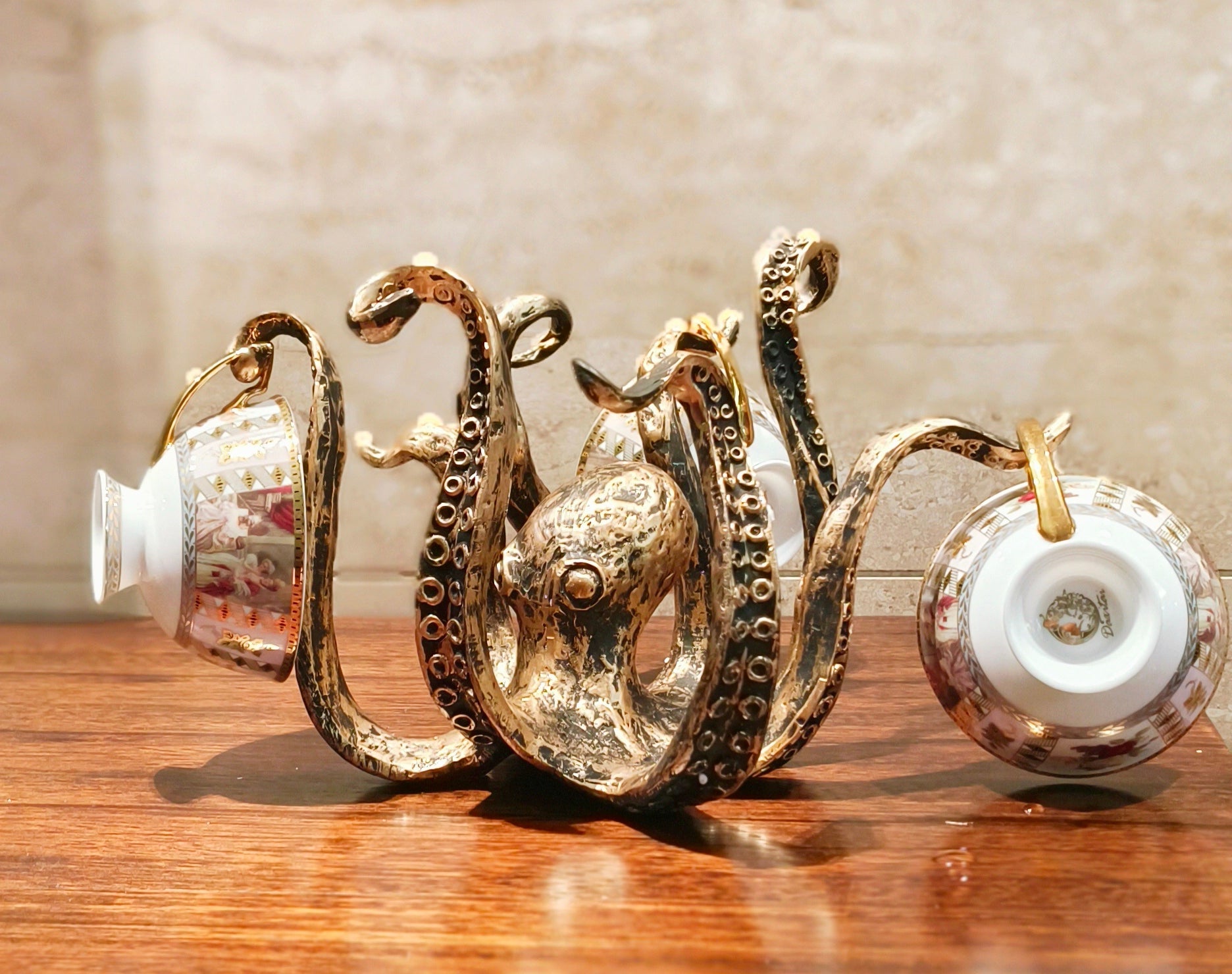 Octopus Mug Holder Stand – Decorative Metal Coffee Cup Rack for Kitchen Counter